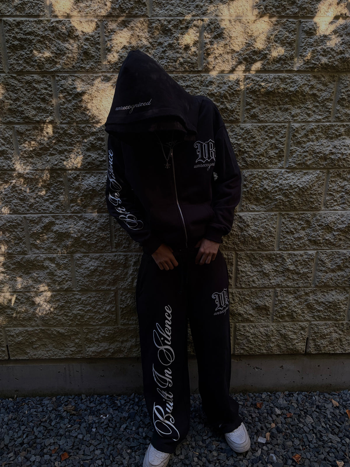 Built in Silence Noire Zip Up
